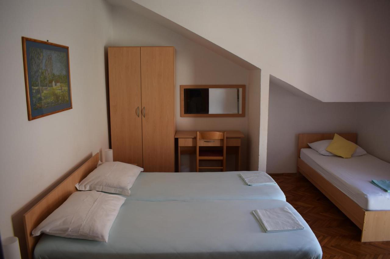 Vila Jelena - Studio Apartments For 2 To 3 Persons In Sv Filip I Jakov Sveti Filip i Jakov Kültér fotó
